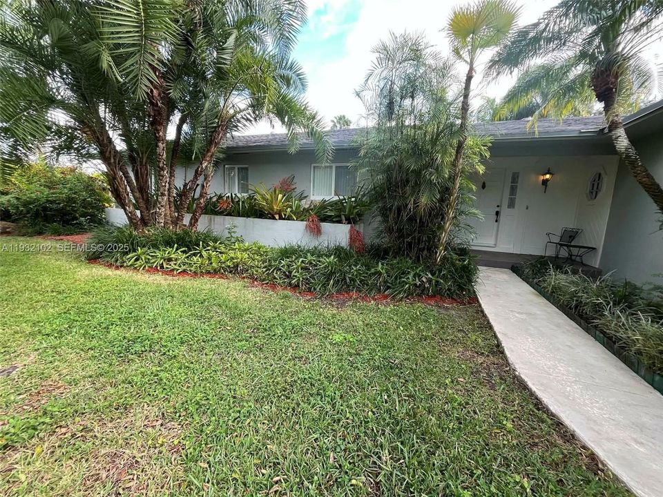 For Sale: $875,000 (3 beds, 2 baths, 2511 Square Feet)