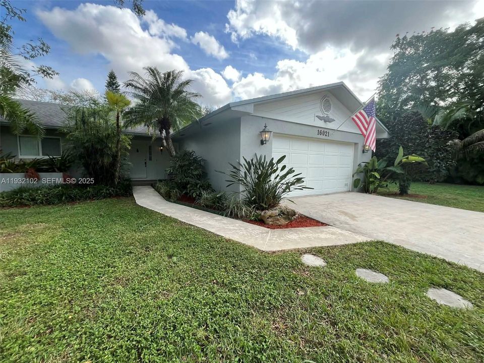 For Sale: $875,000 (3 beds, 2 baths, 2511 Square Feet)