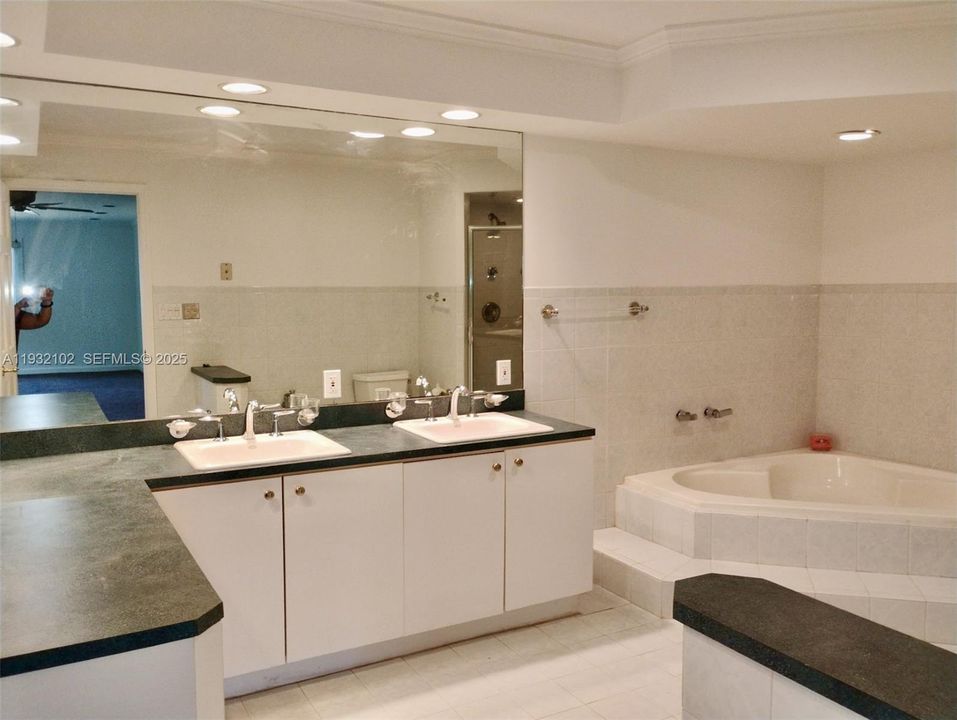 For Sale: $875,000 (3 beds, 2 baths, 2511 Square Feet)