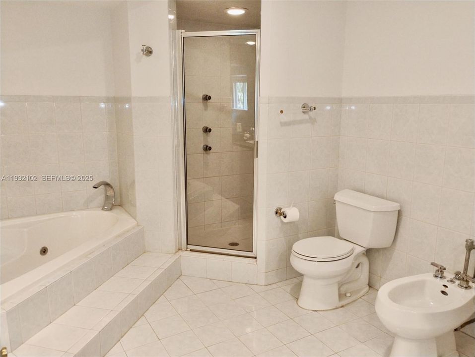 For Sale: $875,000 (3 beds, 2 baths, 2511 Square Feet)