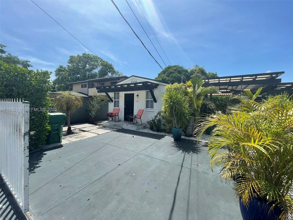 待售: $699,000 (0 贝兹, 0 浴室, 1335 平方英尺)