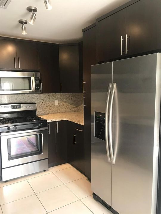 For Rent: $3,000 (3 beds, 2 baths, 1170 Square Feet)