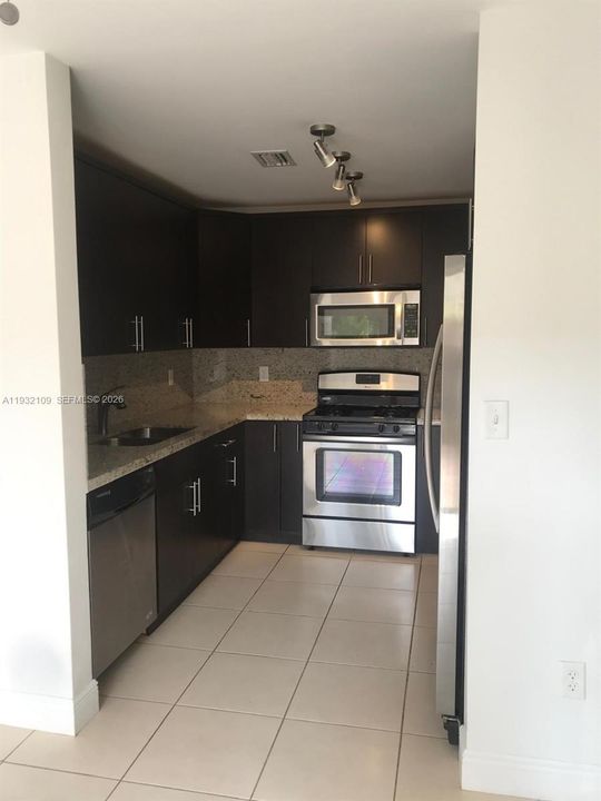 For Rent: $3,000 (3 beds, 2 baths, 1170 Square Feet)