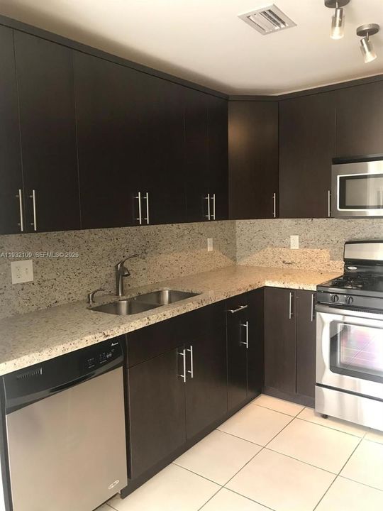 For Rent: $3,000 (3 beds, 2 baths, 1170 Square Feet)