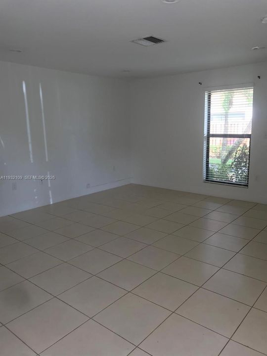 For Rent: $3,000 (3 beds, 2 baths, 1170 Square Feet)