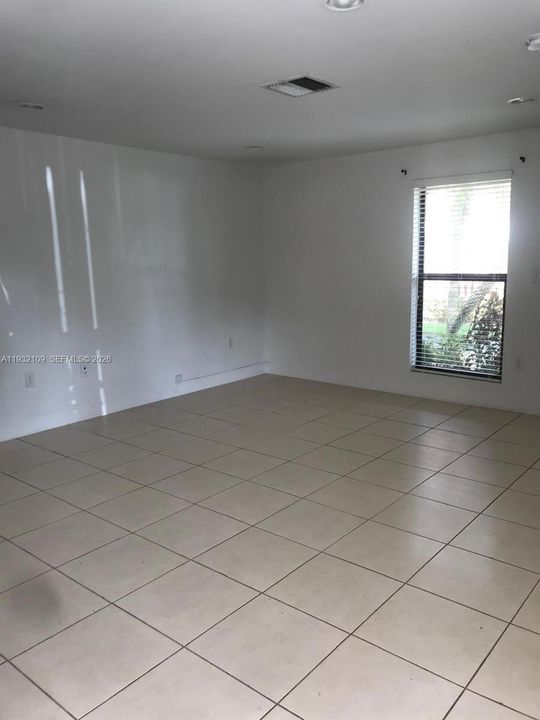 For Rent: $3,000 (3 beds, 2 baths, 1170 Square Feet)