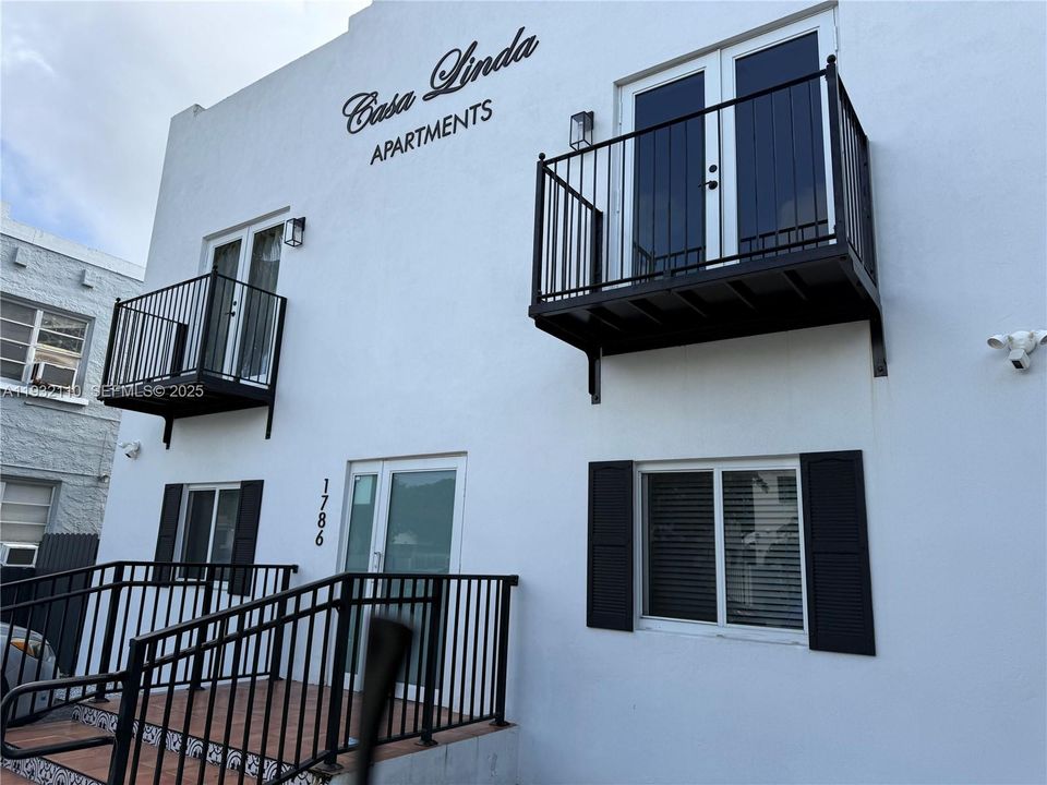 For Rent: $3,200 (3 beds, 2 baths, 1000 Square Feet)