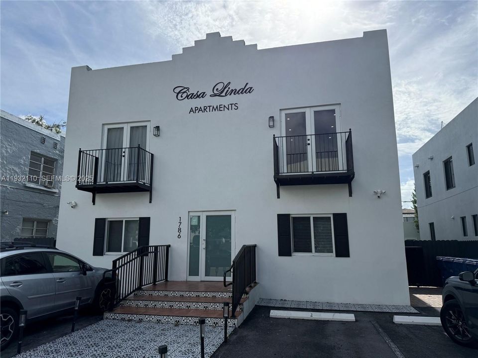 For Rent: $3,200 (3 beds, 2 baths, 1000 Square Feet)