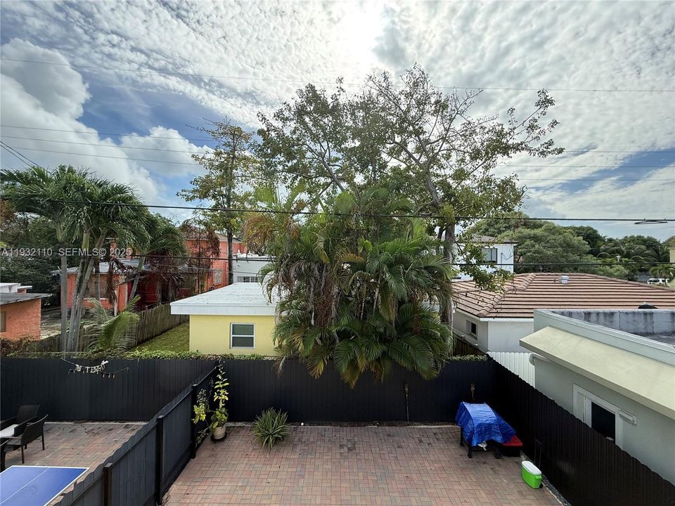 For Rent: $3,200 (3 beds, 2 baths, 1000 Square Feet)