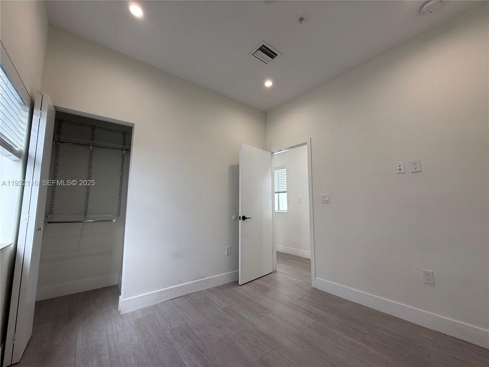 For Rent: $3,200 (3 beds, 2 baths, 1000 Square Feet)