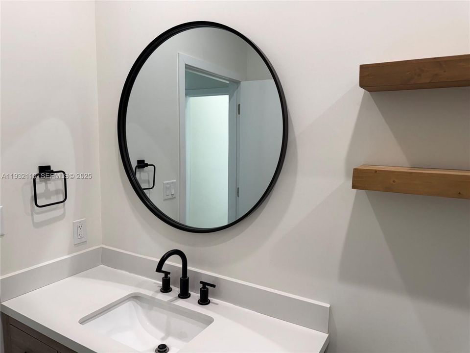 For Rent: $3,200 (3 beds, 2 baths, 1000 Square Feet)