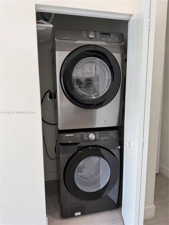 For Rent: $3,200 (3 beds, 2 baths, 1000 Square Feet)