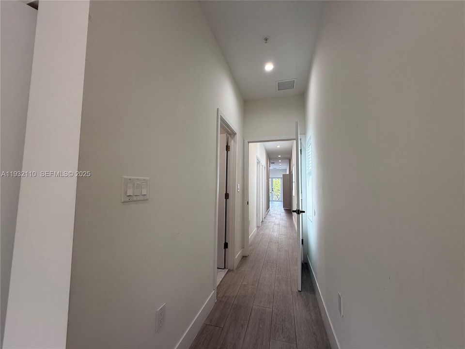 For Rent: $3,200 (3 beds, 2 baths, 1000 Square Feet)