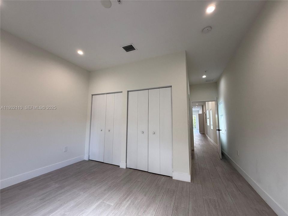 For Rent: $3,200 (3 beds, 2 baths, 1000 Square Feet)