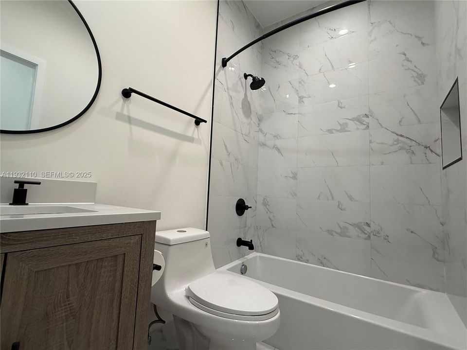 For Rent: $3,200 (3 beds, 2 baths, 1000 Square Feet)