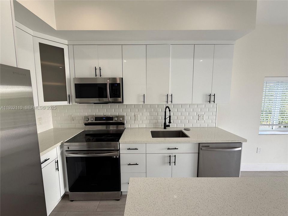 For Rent: $3,200 (3 beds, 2 baths, 1000 Square Feet)