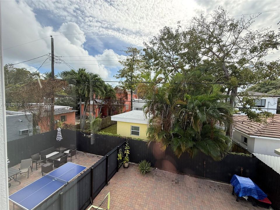 For Rent: $3,200 (3 beds, 2 baths, 1000 Square Feet)