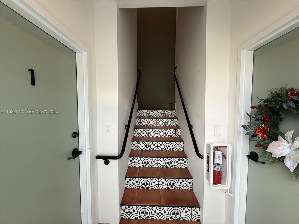 For Rent: $3,200 (3 beds, 2 baths, 1000 Square Feet)