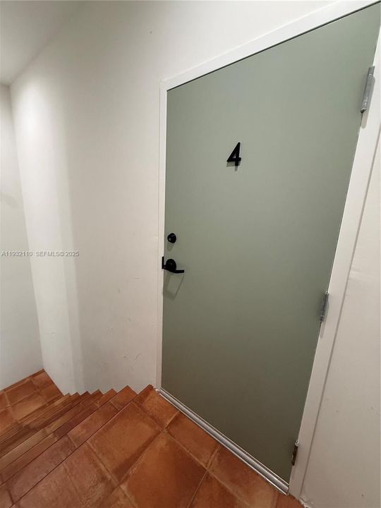 For Rent: $3,200 (3 beds, 2 baths, 1000 Square Feet)