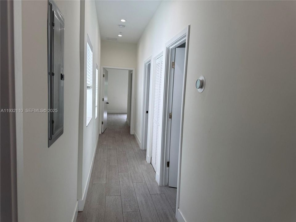 For Rent: $3,200 (3 beds, 2 baths, 1000 Square Feet)