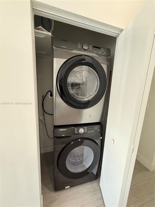 For Rent: $3,200 (3 beds, 2 baths, 1000 Square Feet)