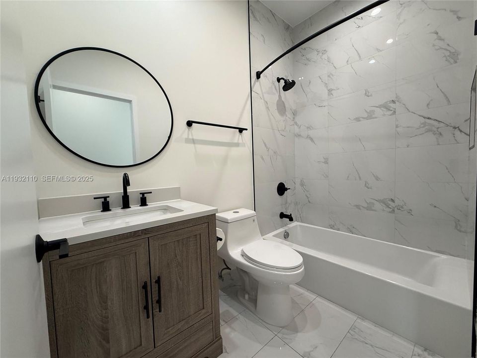 For Rent: $3,200 (3 beds, 2 baths, 1000 Square Feet)