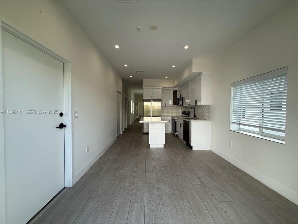 For Rent: $3,200 (3 beds, 2 baths, 1000 Square Feet)