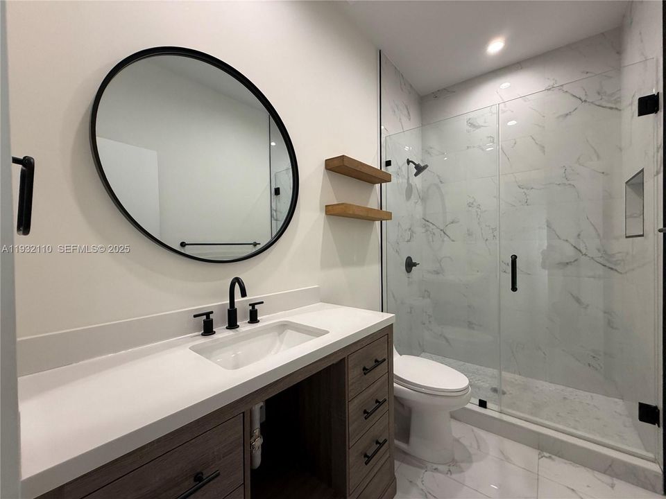 For Rent: $3,200 (3 beds, 2 baths, 1000 Square Feet)