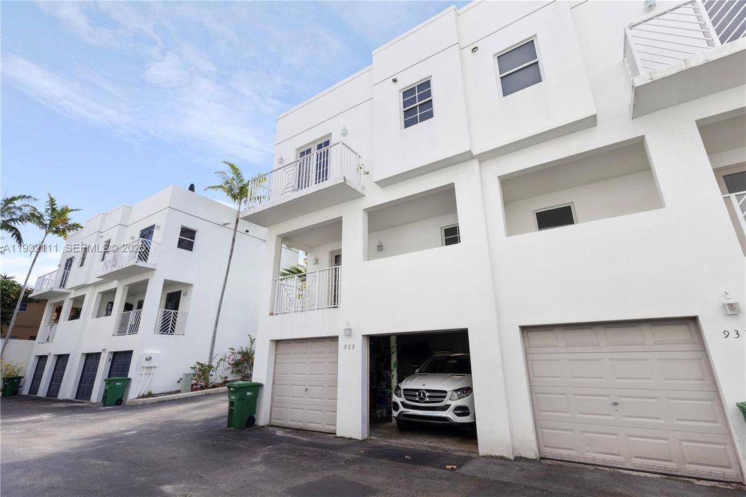 For Sale: $888,986 (3 beds, 3 baths, 2185 Square Feet)