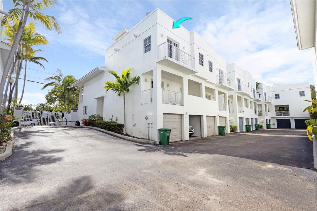 For Sale: $888,986 (3 beds, 3 baths, 2185 Square Feet)