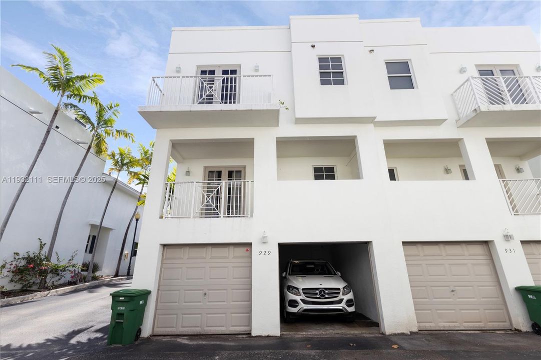 For Sale: $888,986 (3 beds, 3 baths, 2185 Square Feet)