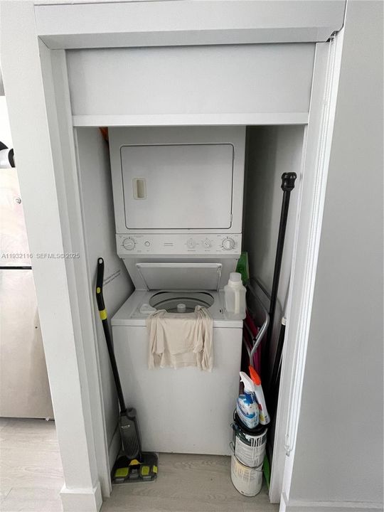 出租: $2,850 (1 贝兹, 1 浴室, 814 平方英尺)