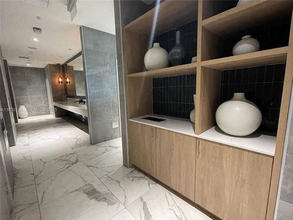 出租: $2,850 (1 贝兹, 1 浴室, 814 平方英尺)