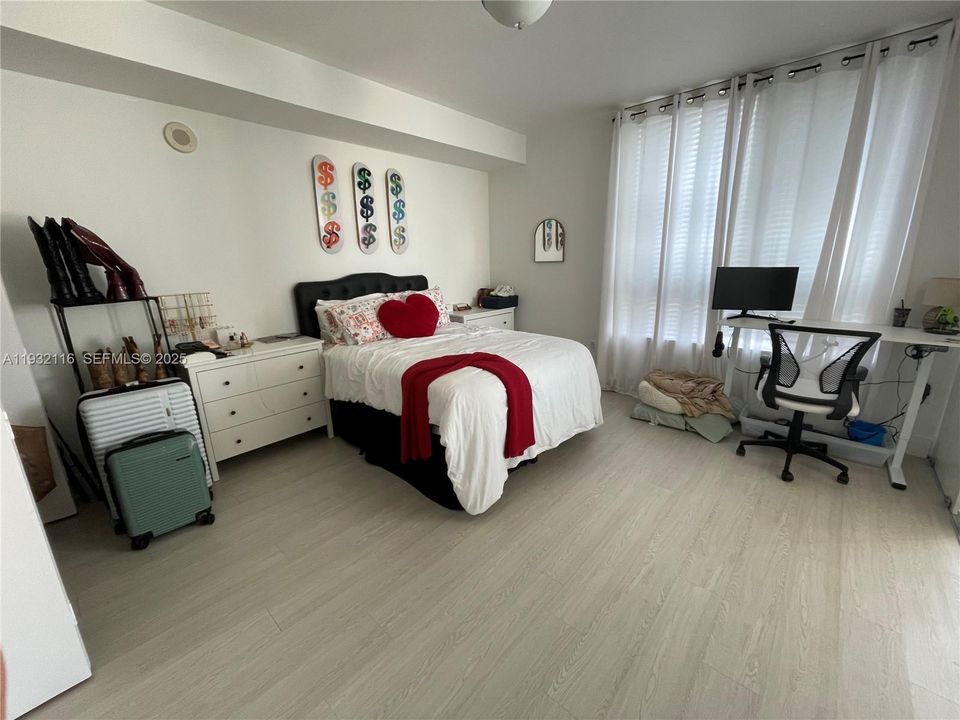 出租: $2,850 (1 贝兹, 1 浴室, 814 平方英尺)