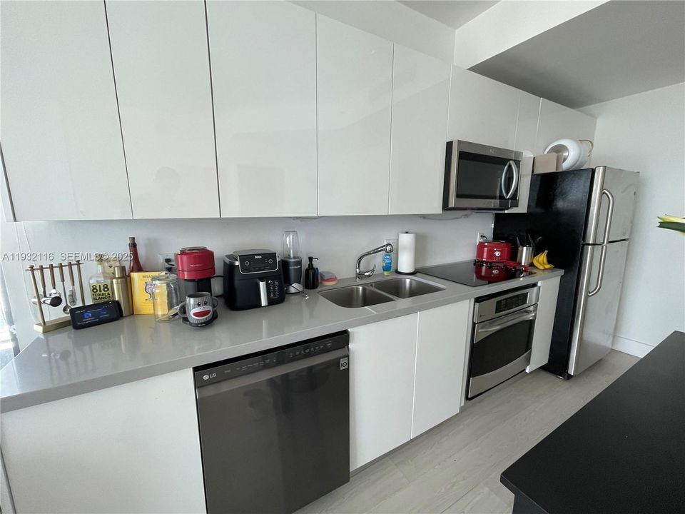 出租: $2,850 (1 贝兹, 1 浴室, 814 平方英尺)