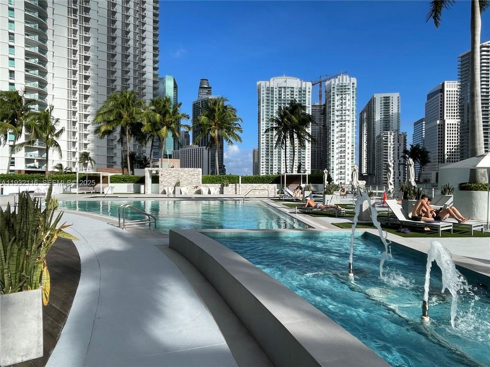 出租: $2,850 (1 贝兹, 1 浴室, 814 平方英尺)