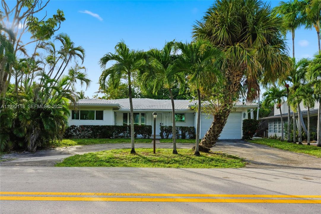 На продажу: $689,900 (3 спален, 2 ванн, 1226 Квадратных фут)