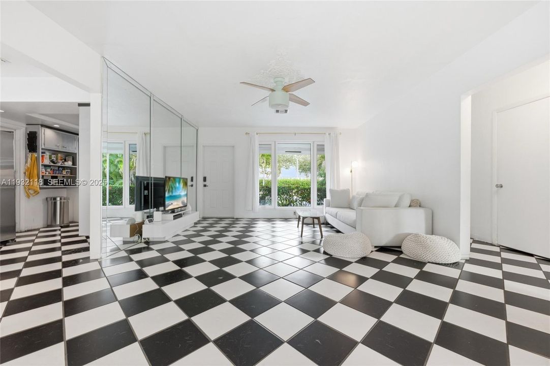 На продажу: $689,900 (3 спален, 2 ванн, 1226 Квадратных фут)