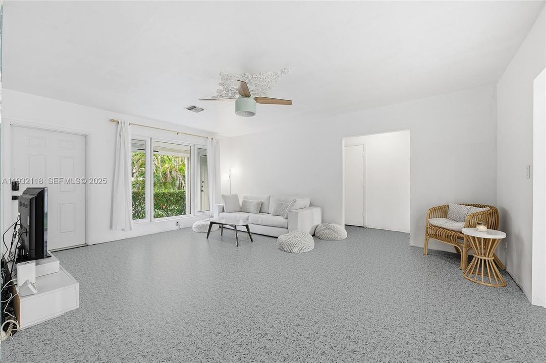 Floor is virtually staged