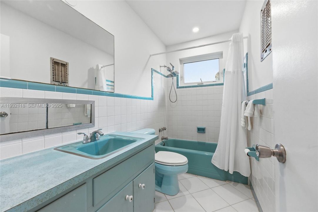 На продажу: $689,900 (3 спален, 2 ванн, 1226 Квадратных фут)