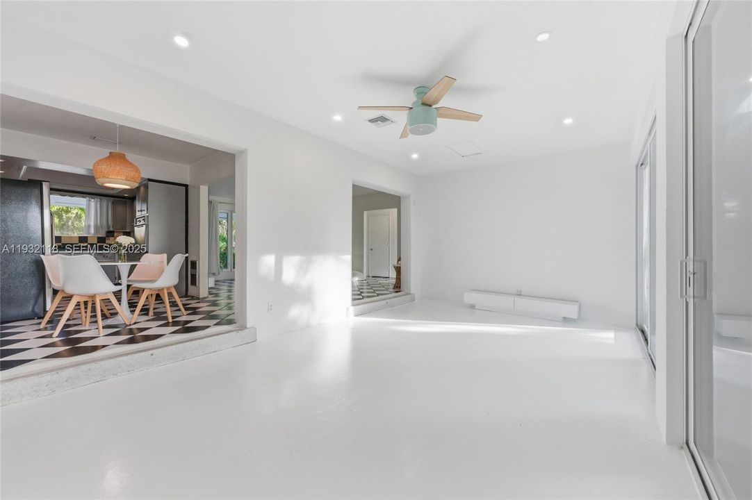 На продажу: $689,900 (3 спален, 2 ванн, 1226 Квадратных фут)