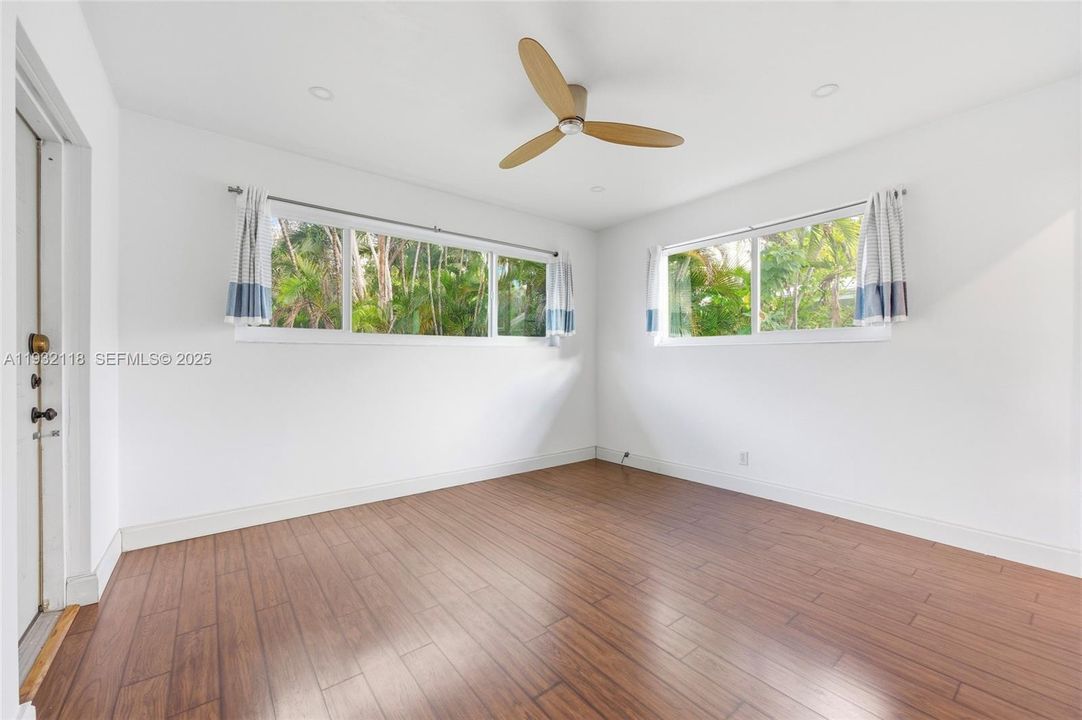 На продажу: $689,900 (3 спален, 2 ванн, 1226 Квадратных фут)