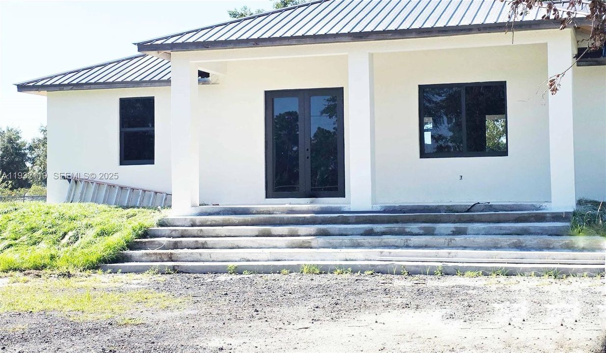 For Sale: $410,000 (3 beds, 2 baths, 1526 Square Feet)