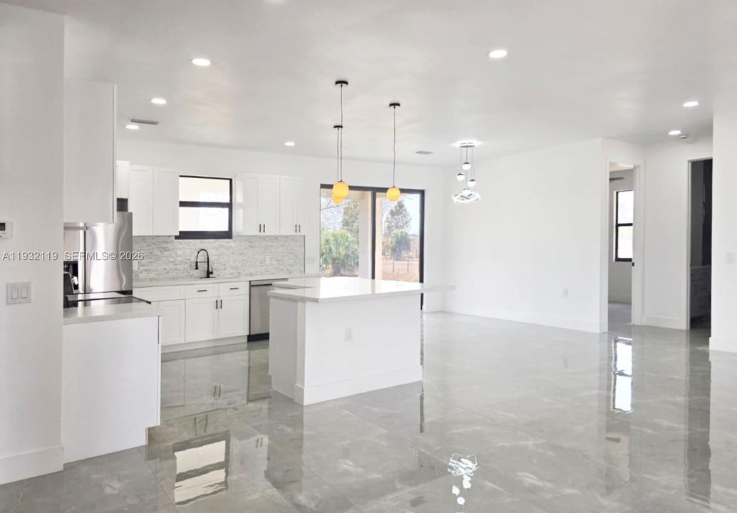Recently Sold: $410,000 (3 beds, 2 baths, 1526 Square Feet)