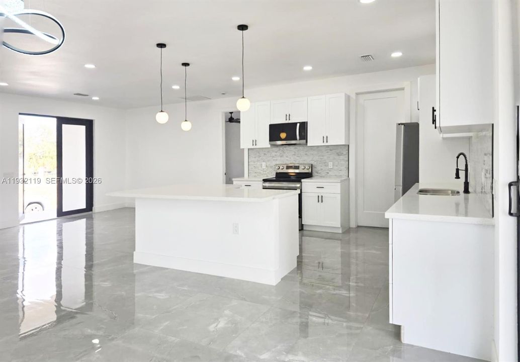 Recently Sold: $410,000 (3 beds, 2 baths, 1526 Square Feet)