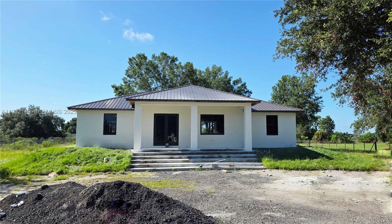 For Sale: $410,000 (3 beds, 2 baths, 1526 Square Feet)