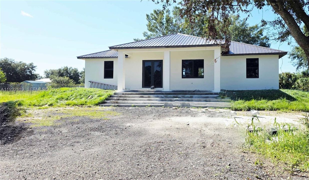 For Sale: $410,000 (3 beds, 2 baths, 1526 Square Feet)