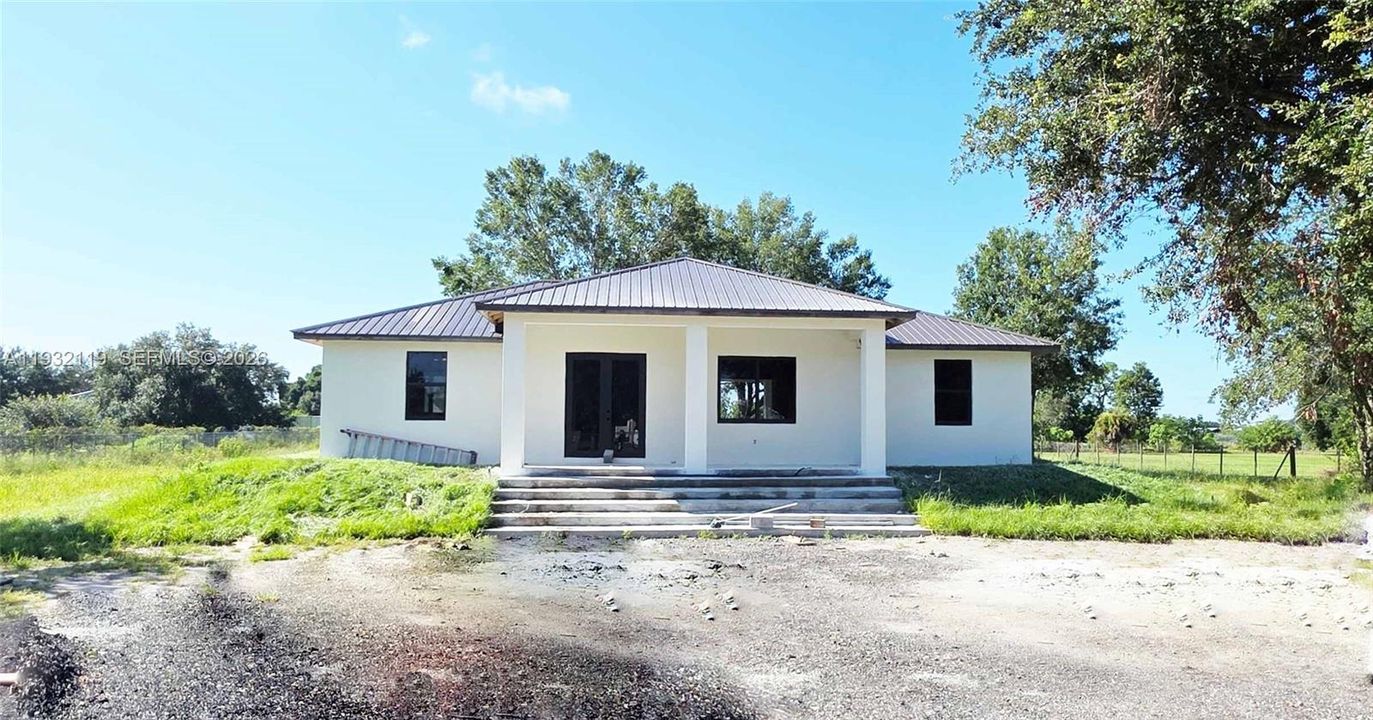 Recently Sold: $410,000 (3 beds, 2 baths, 1526 Square Feet)