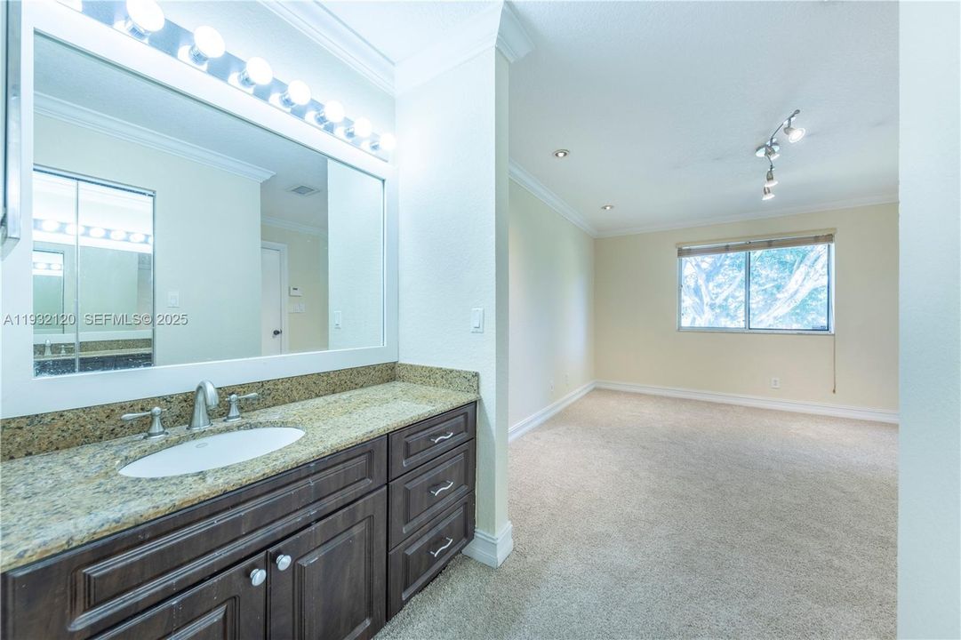 En Renta: $1,875 (2 camas, 2 baños, 1044 Pies cuadrados)