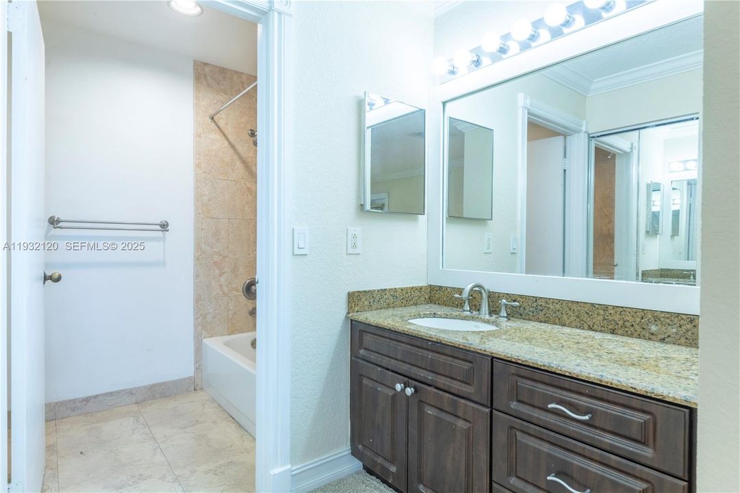 En Renta: $1,875 (2 camas, 2 baños, 1044 Pies cuadrados)